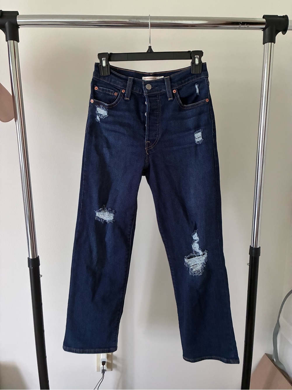 Levi‘s Distressed Dark Blue Straight-Leg ankle Jeans